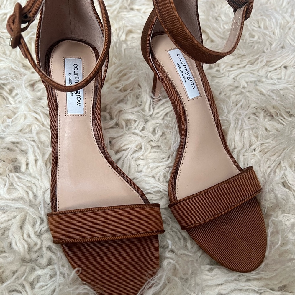 ANTONIO MELANI Tan Heels